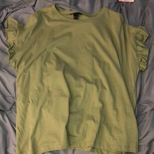 Super cute army green t with ruffle sleeves